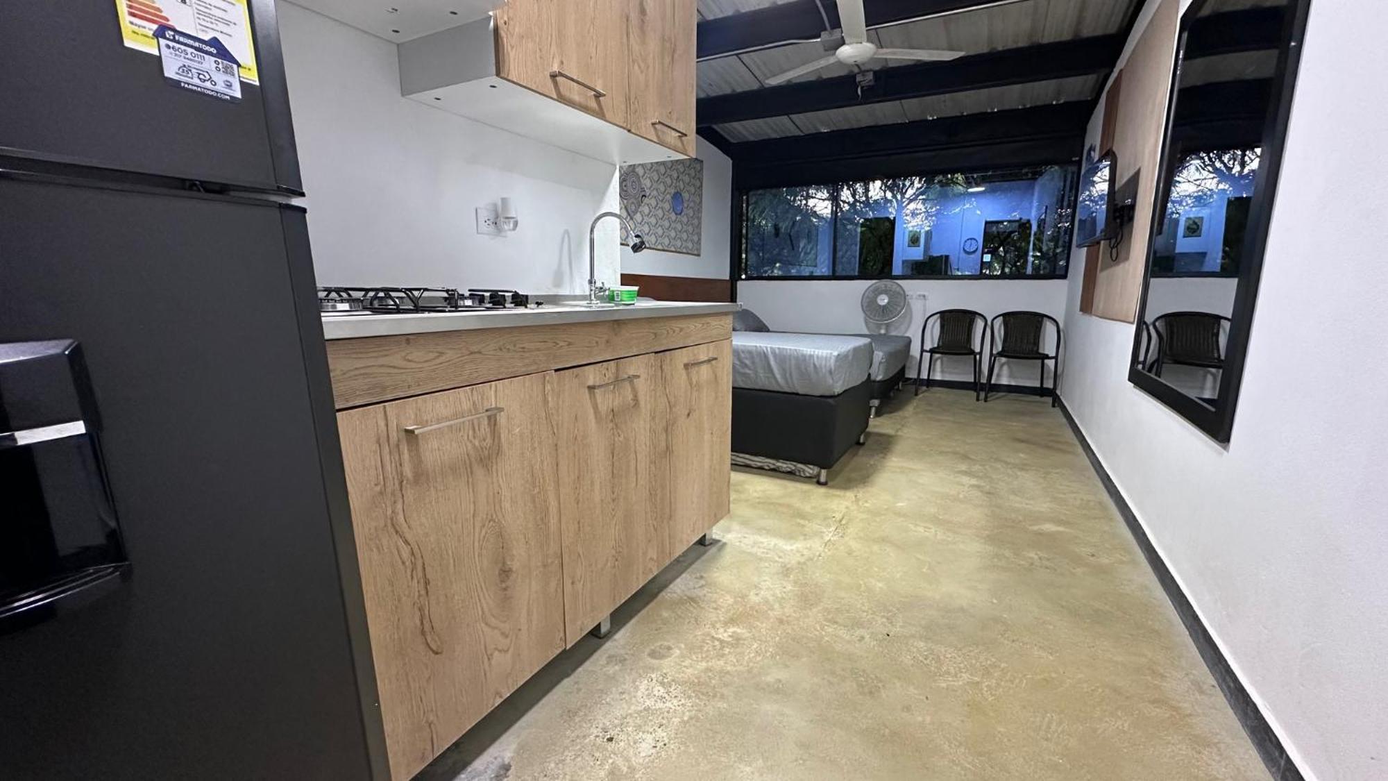 Malibu Loft Hotel 메딜린 외부 사진