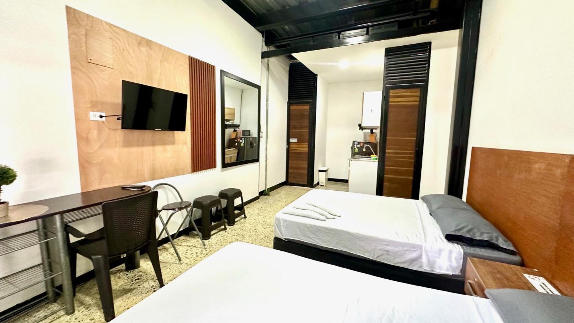 Malibu Loft Hotel 메딜린 외부 사진