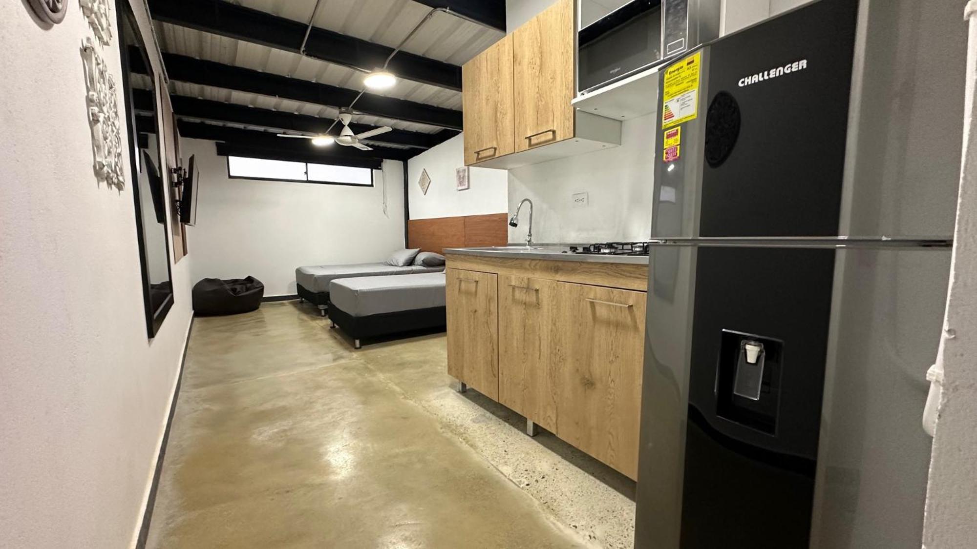 Malibu Loft Hotel 메딜린 외부 사진