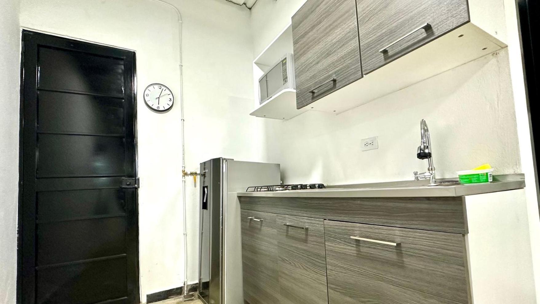 Malibu Loft Hotel 메딜린 외부 사진